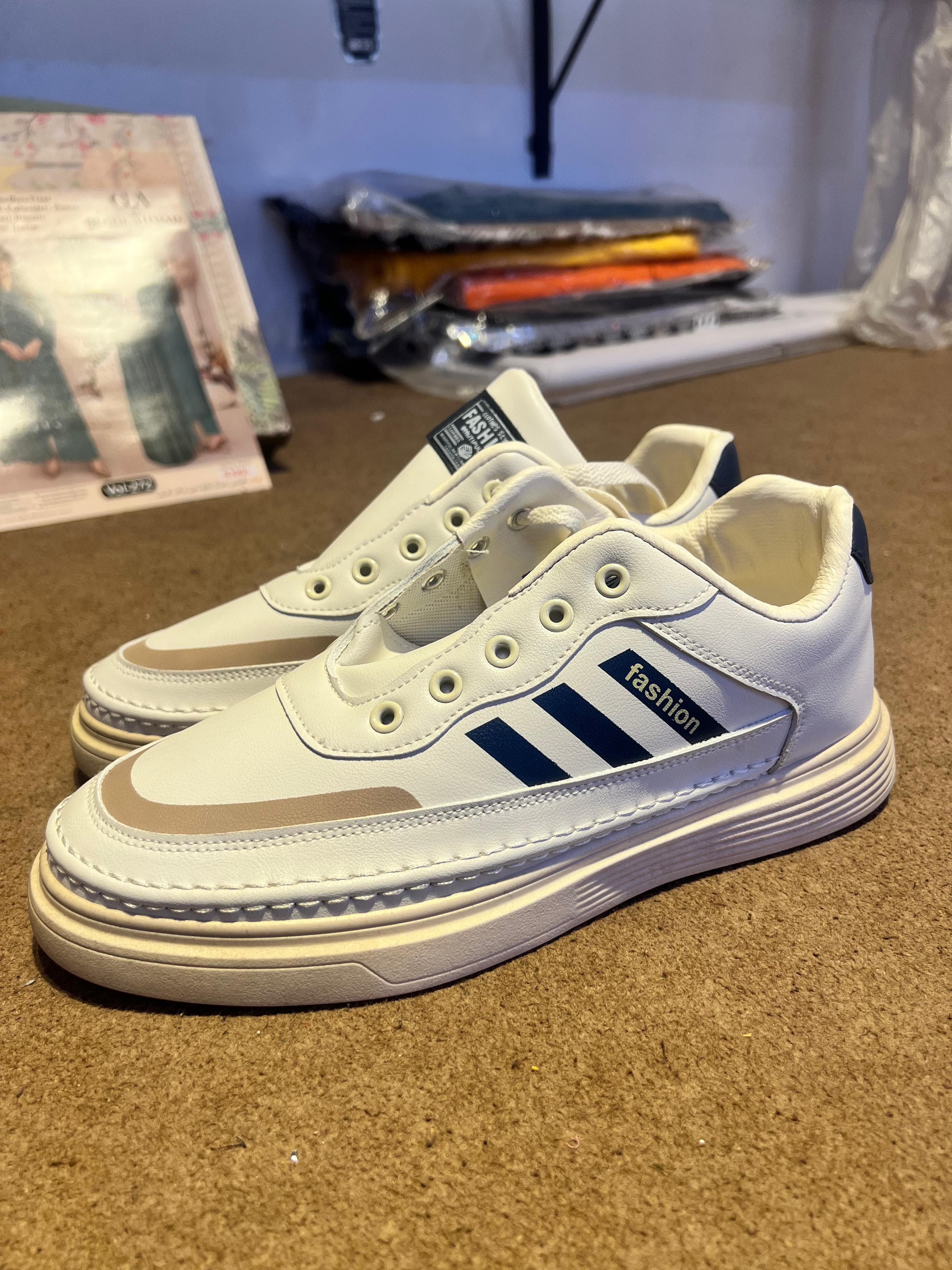 "Sneakers Jo Game Badal Dein""Har Kadam Swag Se""Chalte Raho, Style Mein"