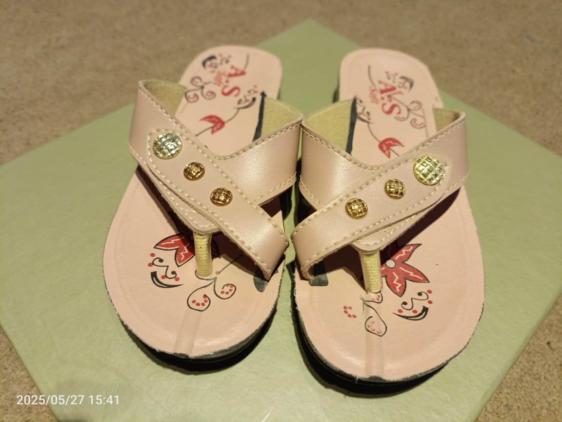 Liza Casual Slip-Ons – Lightweight, Comfy, and Trendy